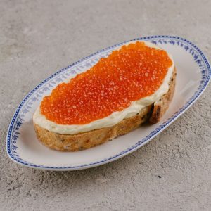 Бутерброд с красной икрой